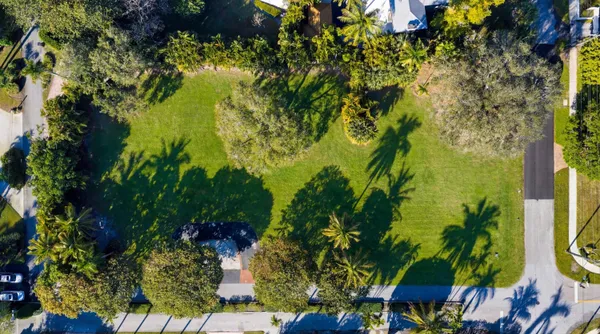 $3,395,000 | 1010 Hibiscus Lane, Delray Beach, FL 33444