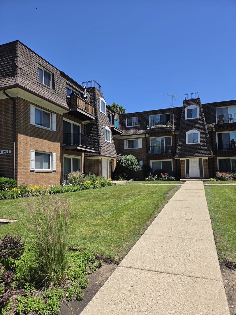 1907 West Golf Road, Unit 1B Mount Prospect, IL 60056 - Photo 1 of 23