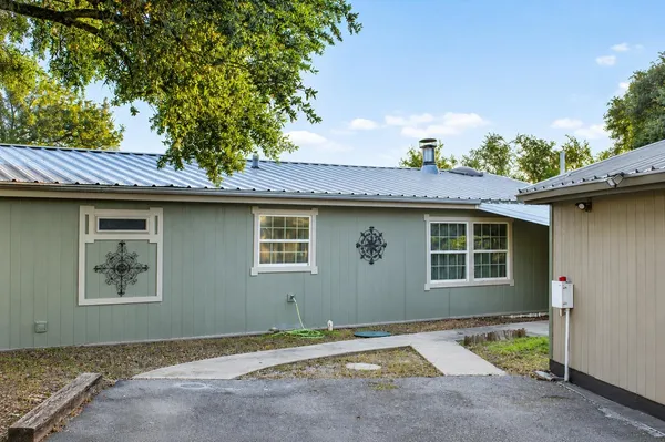 $1,800 | 102 Crestview, Kingsland, TX 78639