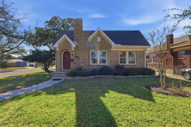 $2,200 | 4701 Ave N 1/2, Galveston, TX 77551