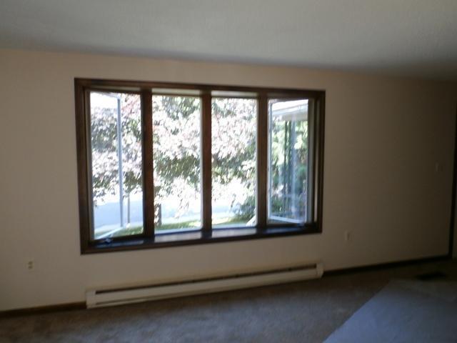 600 River Road Topsham, ME 04086 - Photo 16 of 27 Living Room.