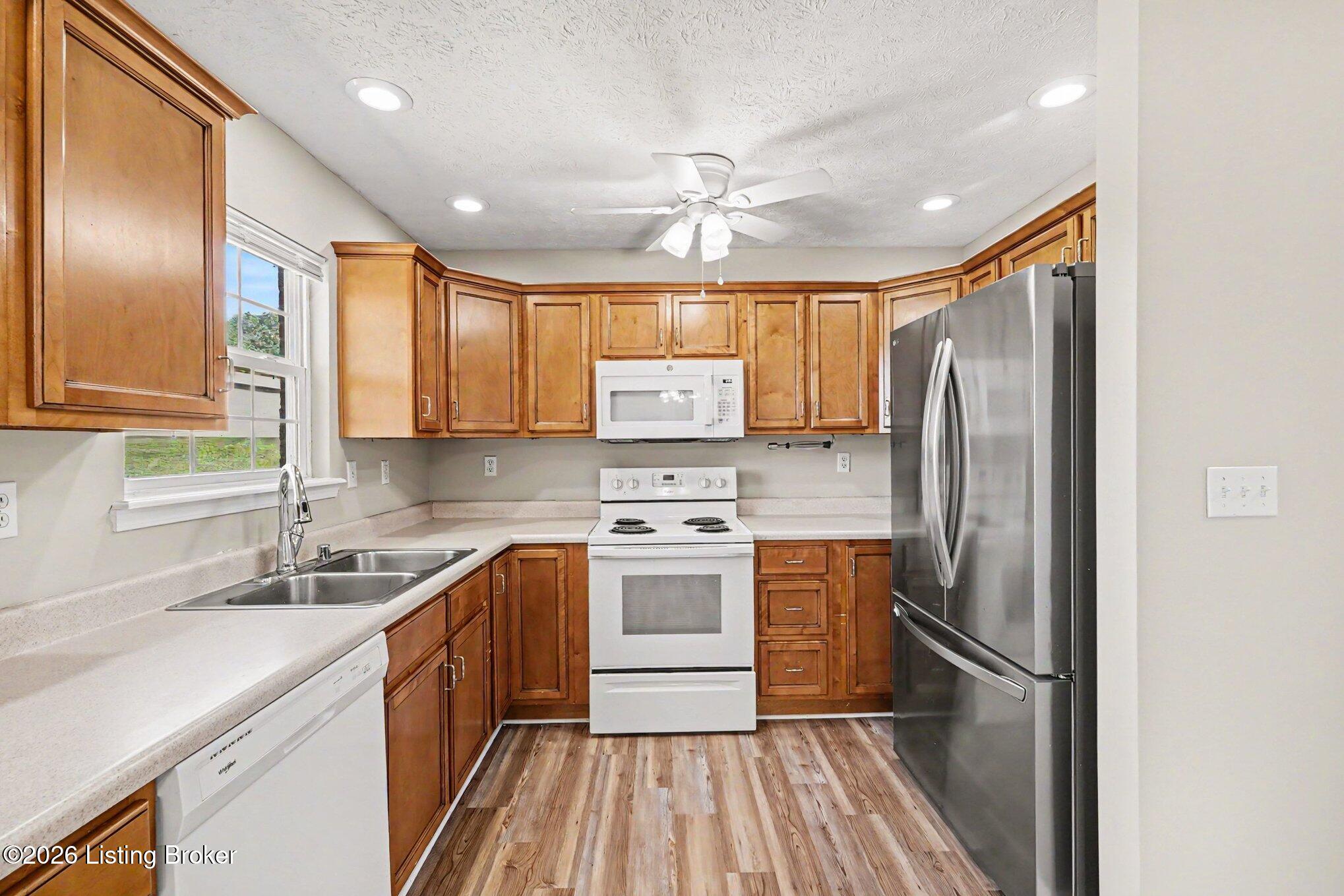 41 Rolling Ridge Court Brandenburg, KY 40108 - Photo 8 of 31 008_file_7832