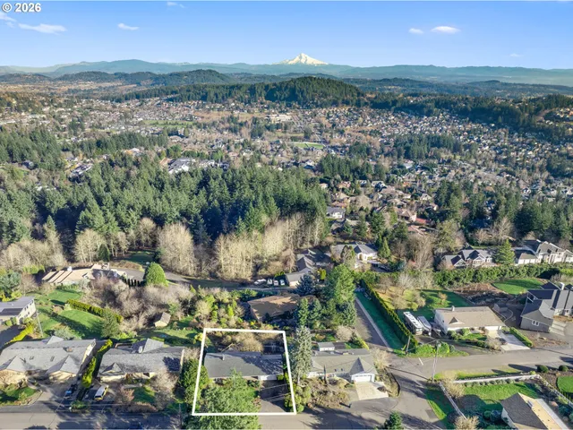 $645,000 | 10180 Southeast Cresthill Road, Happy Valley, OR 97086