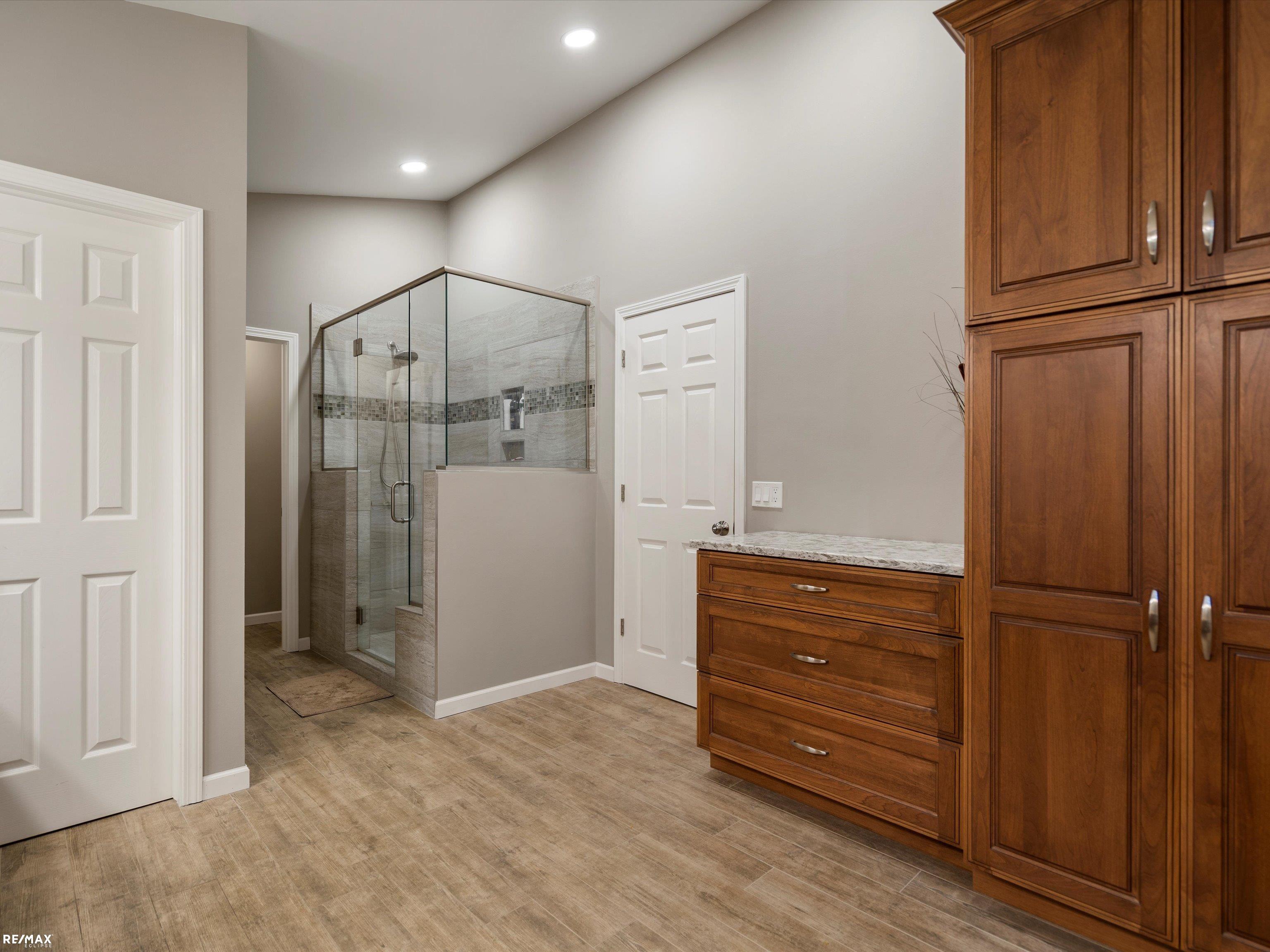 1275 Thames Court Rochester, MI 48307 - Photo 41 of 43 50117277-40.JPG