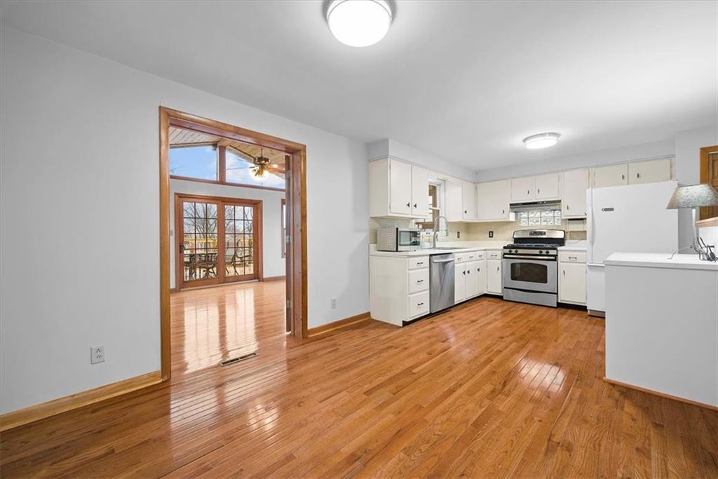 284 Coraopolis Road Robinson Township, PA 15108 - Photo 8 of 25 Gallery Image 8