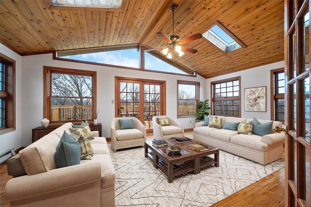 284 Coraopolis Road Robinson Township, PA 15108 - Photo 9 of 25 Gallery Image 9