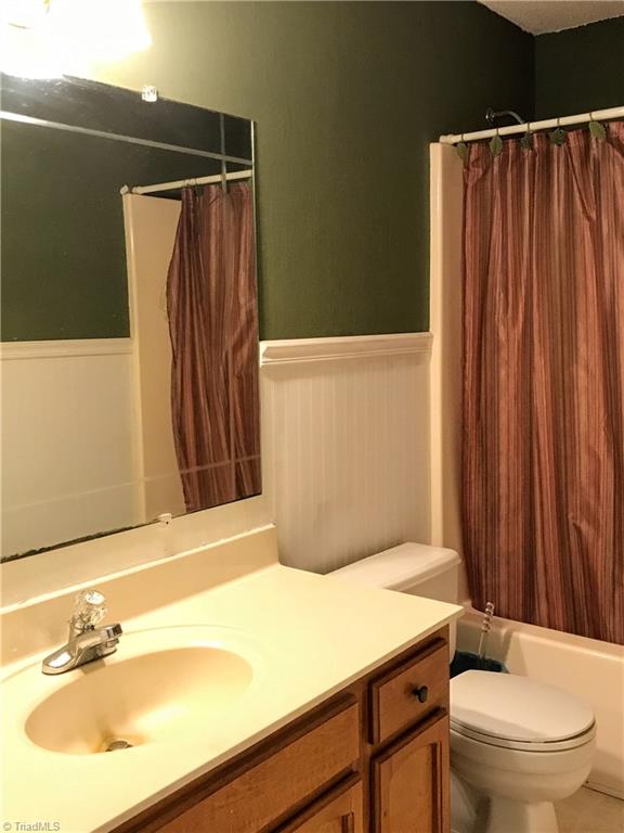 6510 Zack Road Oak Ridge, NC 27310 - Photo 22 of 30 Hall bathroom