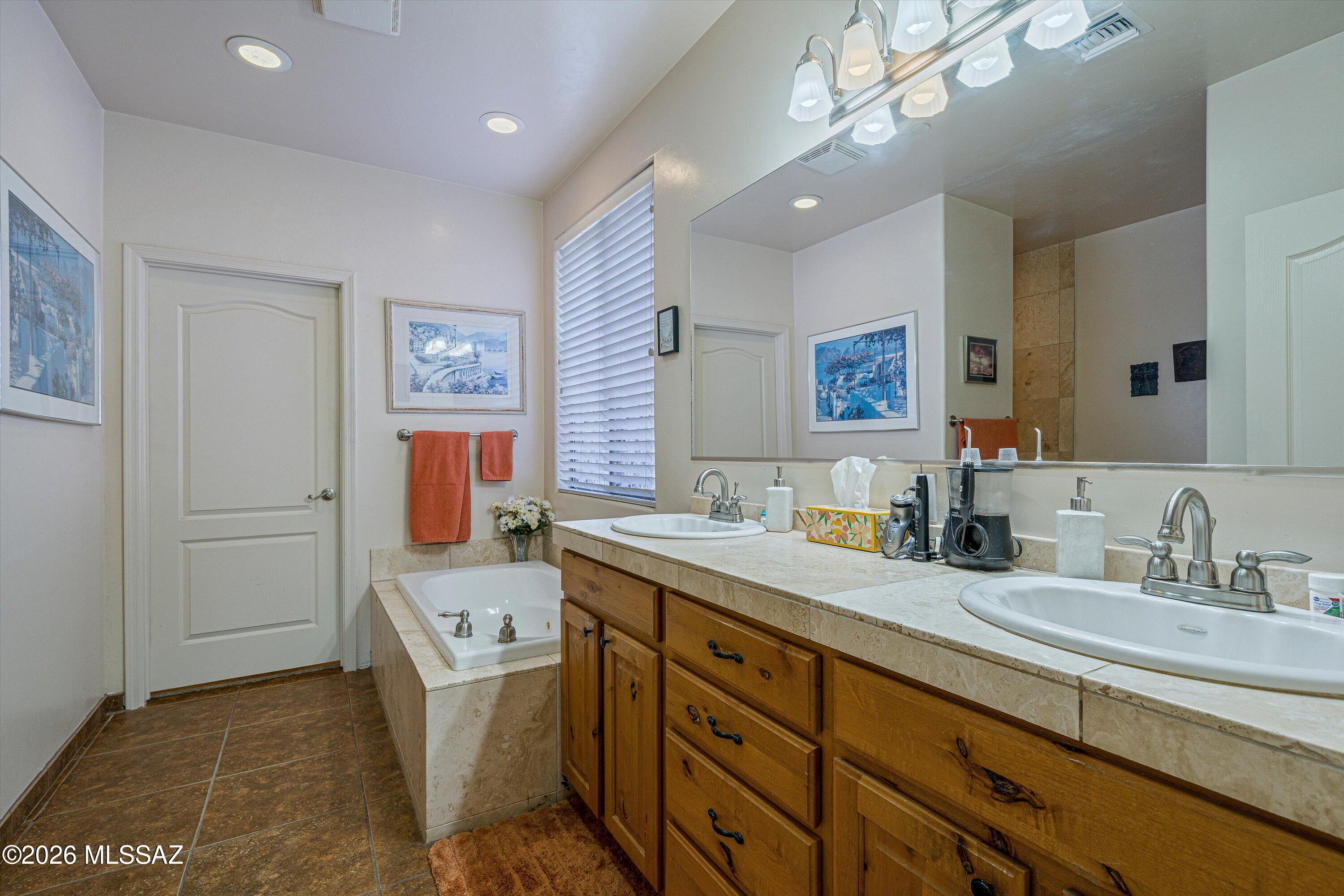 4677 East Rail N Road Tucson, AZ 85739 - Photo 14 of 48 Primary en-suite bathroom