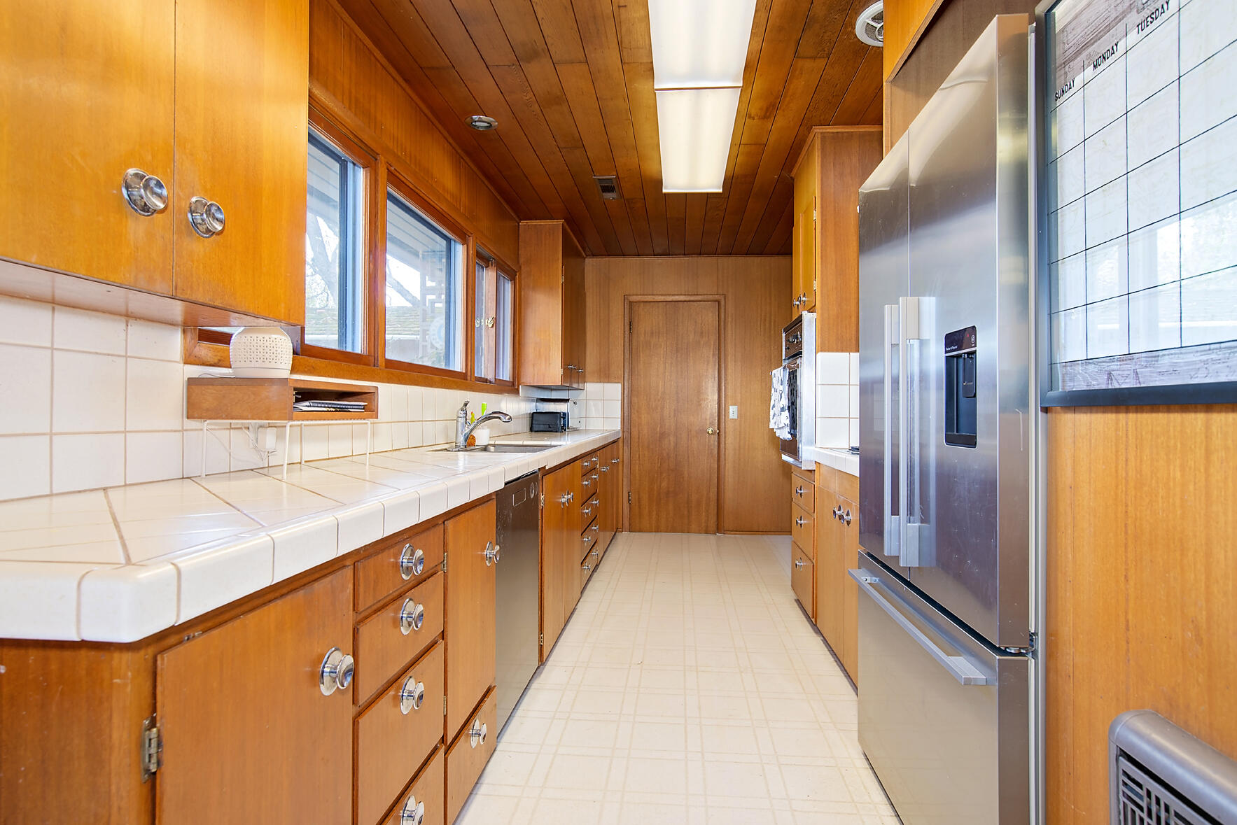 9906 Table Rock Road White City, OR 97503 - Photo 6 of 32 Kitchen