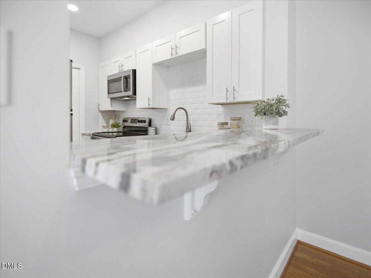 274 East Davie Street, Unit 274 Raleigh, NC 27601 - Photo 12 of 62 24-Kitchen