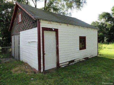8505 Stephens Road Center Line, MI 48015 - Photo 14 of 17 old garage