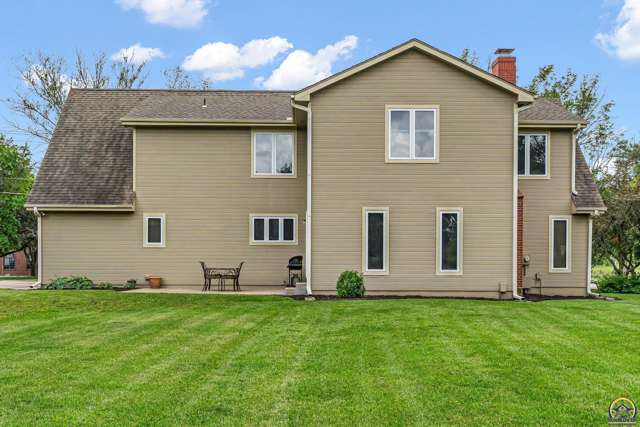 7628 Southwest 37th Street Topeka, KS 66614 - Photo 2 of 44