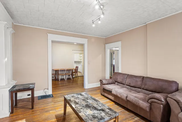 $250,000 | 812 West Main Street, Urbana, IL 61801