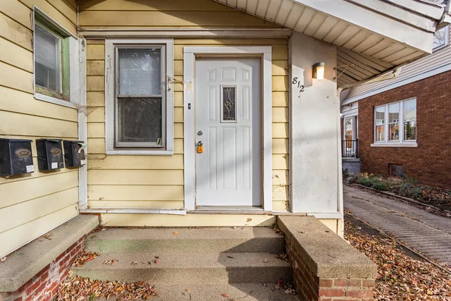 $250,000 | 812 West Main Street, Urbana, IL 61801