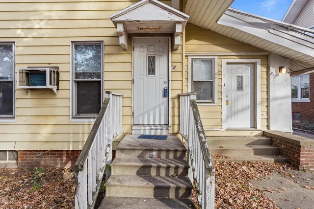 $250,000 | 812 West Main Street, Urbana, IL 61801