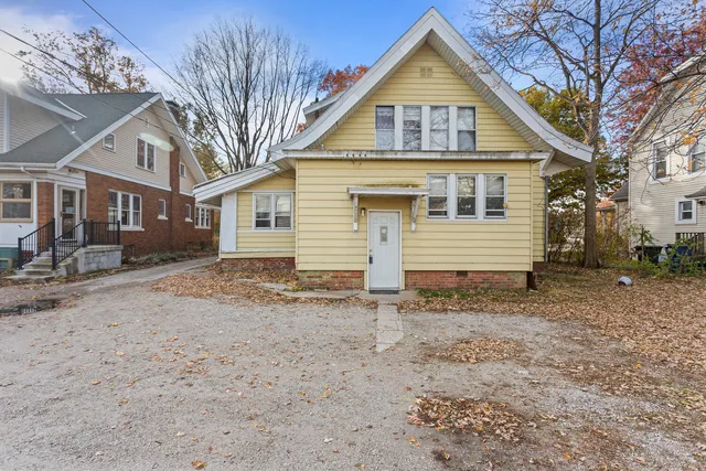 $250,000 | 812 West Main Street, Urbana, IL 61801