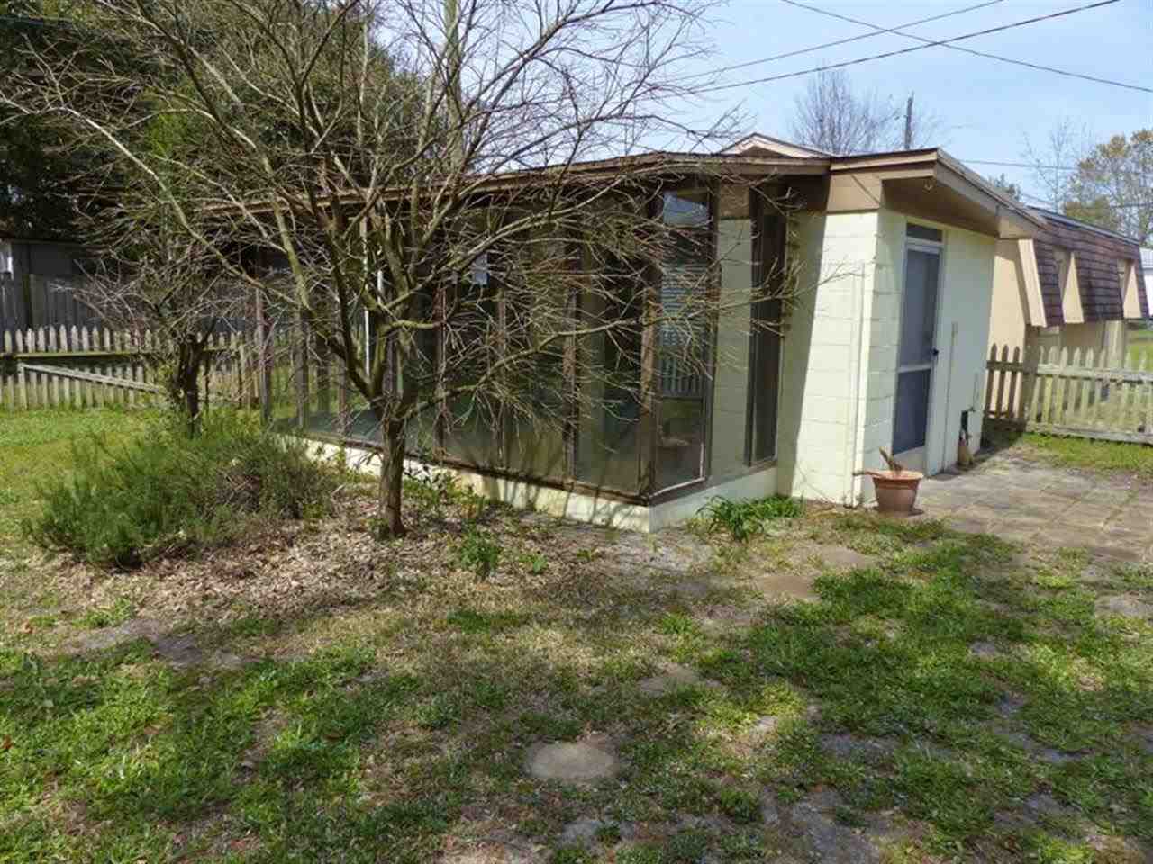 504 Greve Road Pensacola, FL 32507 - Photo 17 of 19 Garden house with running water and power!
