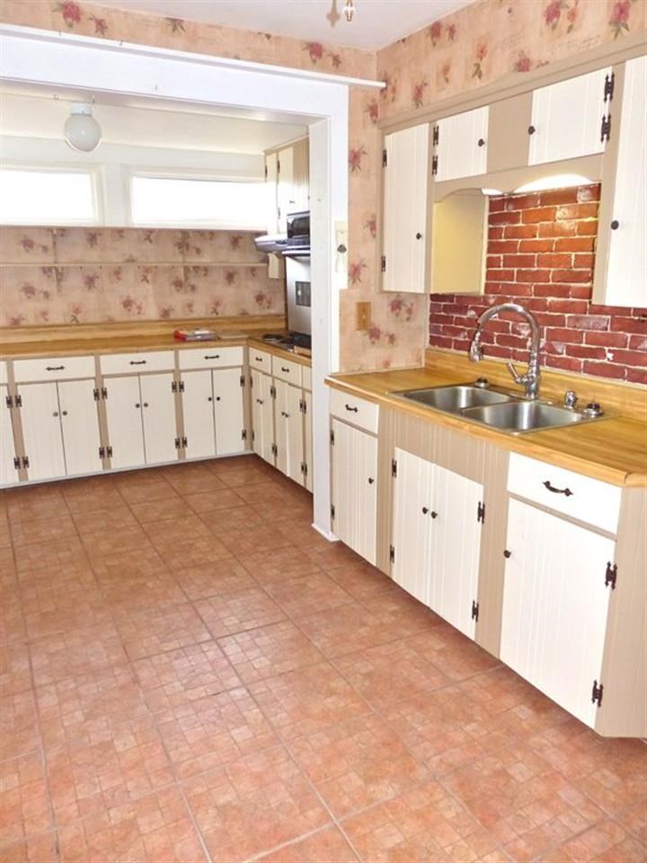 504 Greve Road Pensacola, FL 32507 - Photo 8 of 19 Love the brick backsplash!