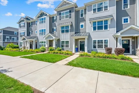 $417,900 | 2041 Sequoia Avenue, Mundelein, IL 60060