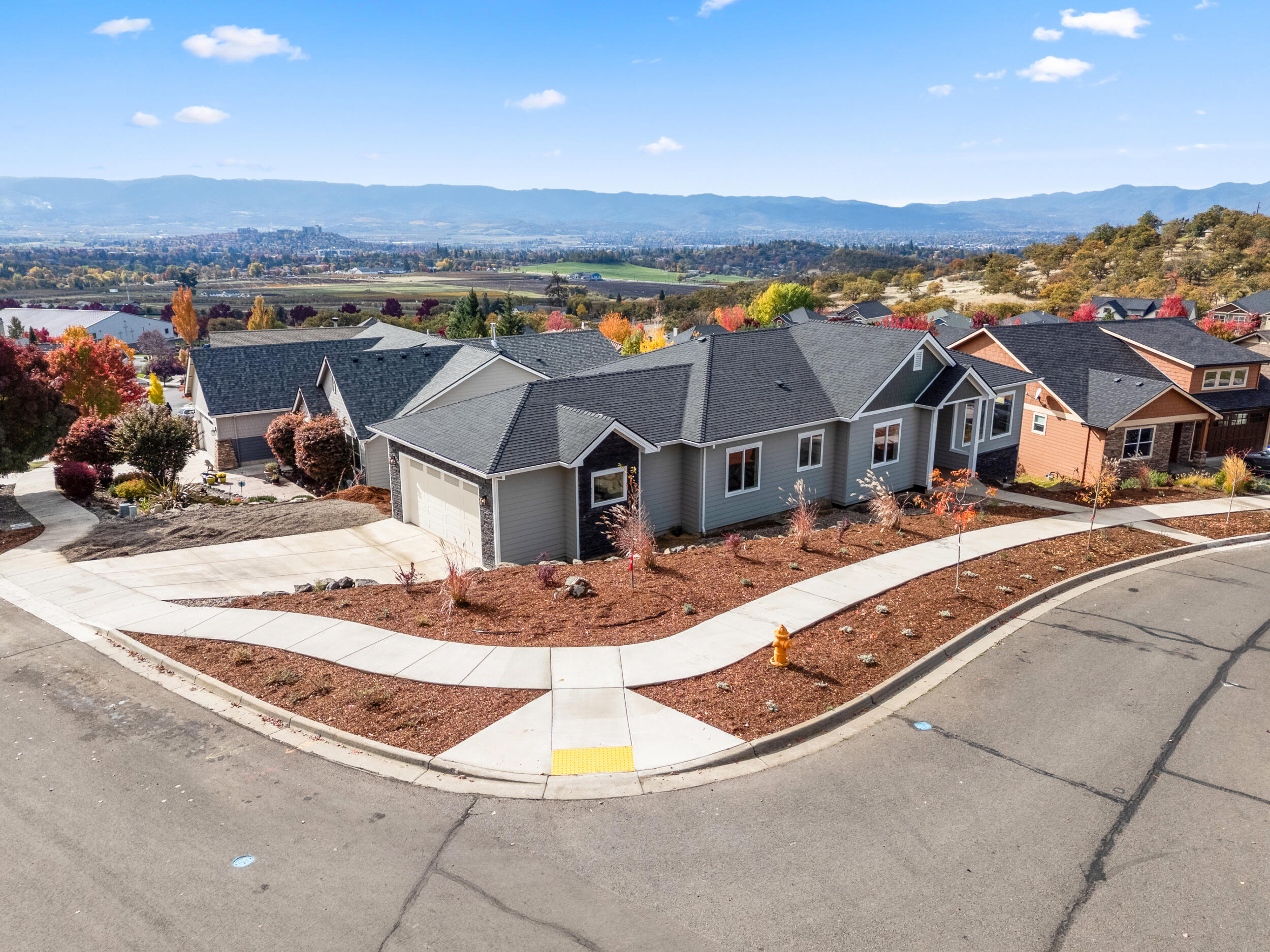 4260 Falcon Ridge Terrace Medford, OR 97504 - Photo 3 of 46