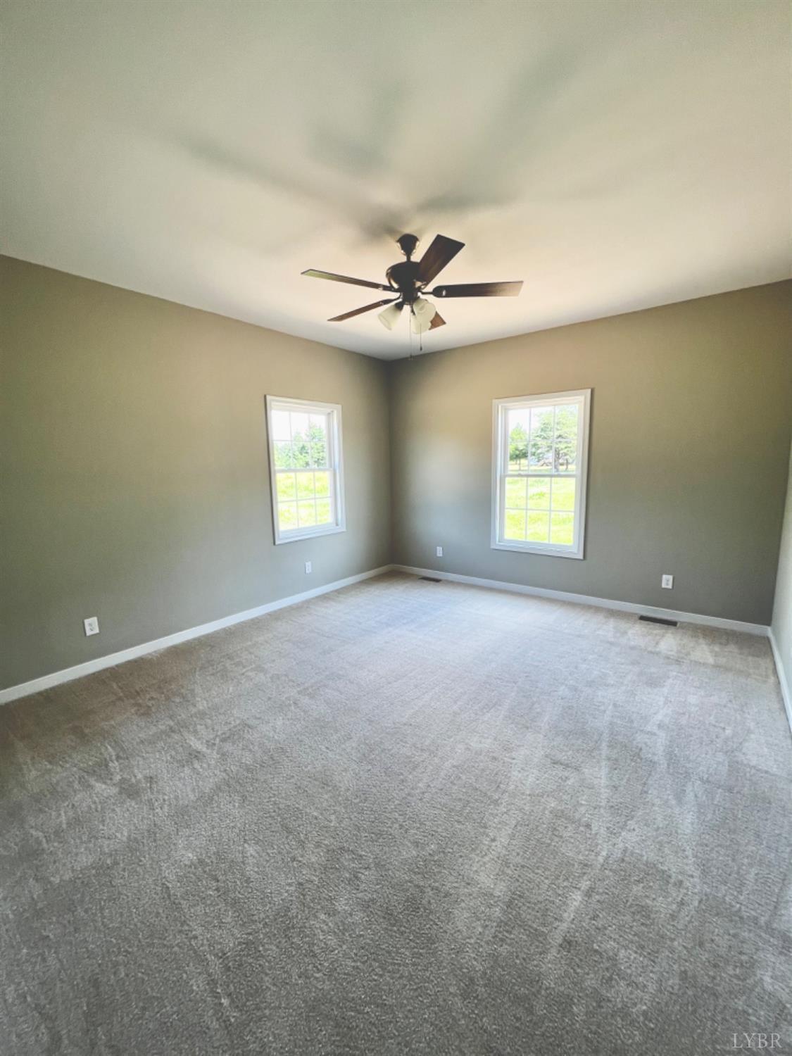 4922 Worsham Road Green Bay, VA 23942 - Photo 12 of 15 an empty room with windows and ceiling fan