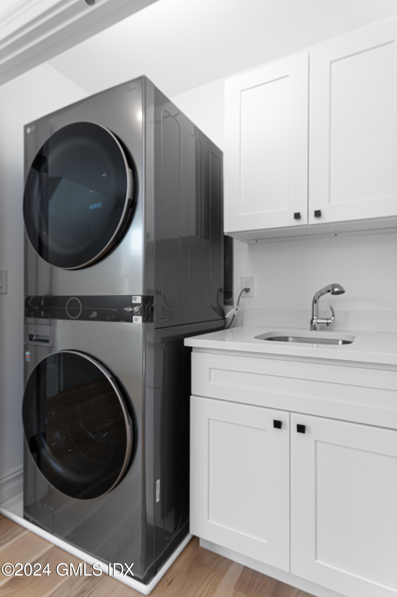 3 Finney Knoll Lane Riverside, CT 06878 - Photo 29 of 52 Washer/Dryer