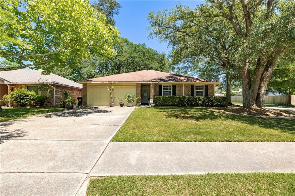 215 Ridgewood Circle Mandeville, LA 70471 - Photo 1 of 24