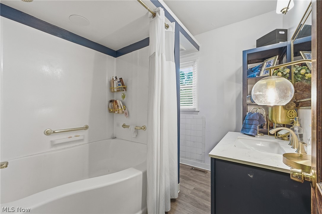 2365 Copley Road Akron, OH 44320 - Photo 22 of 28 Tub and shower