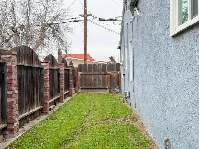 $394,999 | 674 Wallis Avenue, Gustine, CA 95322