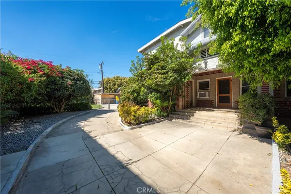 a view of a house with backyard and sitting area