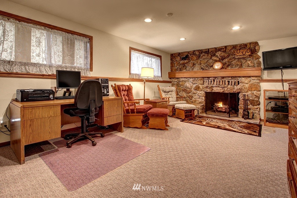 20920 Maxwell Road Southeast Maple Valley, WA 98038 - Photo 9 of 23 Gallery Image 9