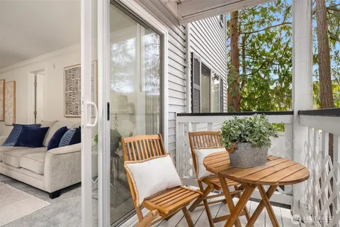 $448,000 | 1007 156th Avenue Northeast, Unit B209, Bellevue, WA 98007