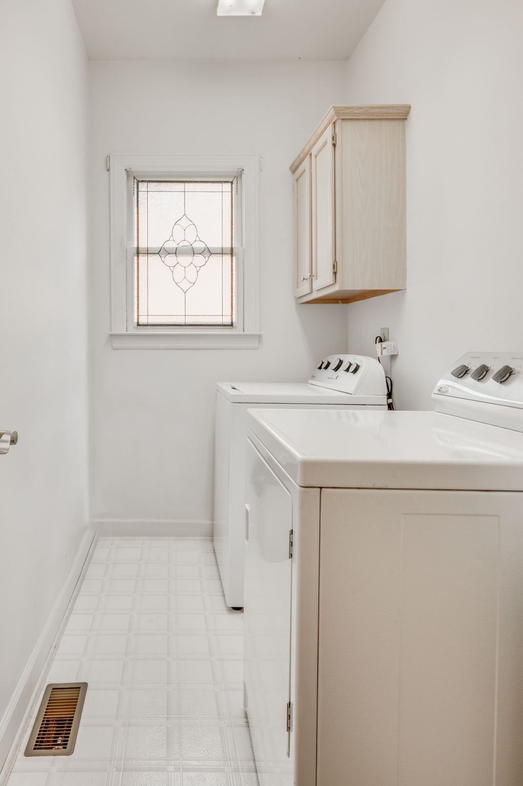 1705 Fieldcrest Circle Franklin, TN 37064 - Photo 44 of 45 a utility room with dryer and washer