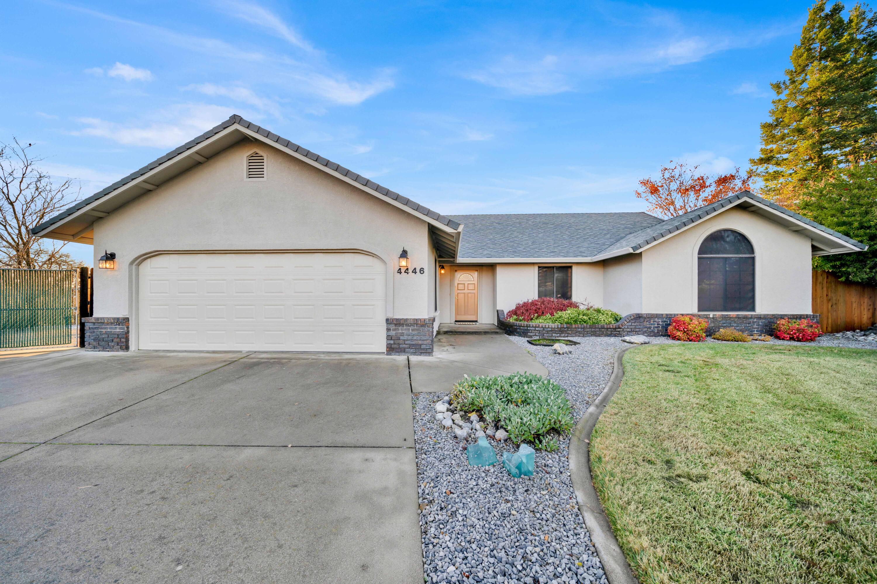 4446 Heather Ridge Lane Redding, CA 96001 - Photo 1 of 13 Redding Real Estate Photography-4