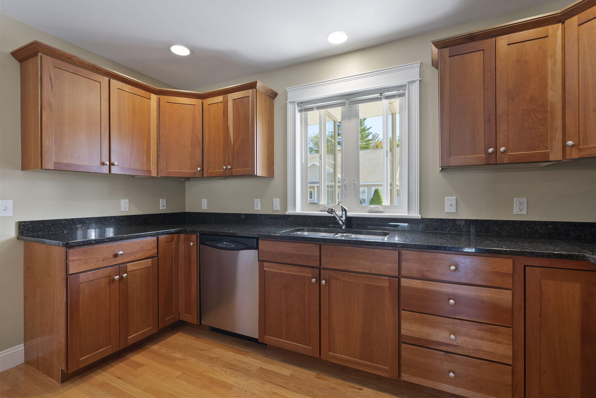 24 Sand Point Lane, Unit 24 Cumberland Foreside, ME 04110 - Photo 11 of 40 21-web-or-mls-DSC01398