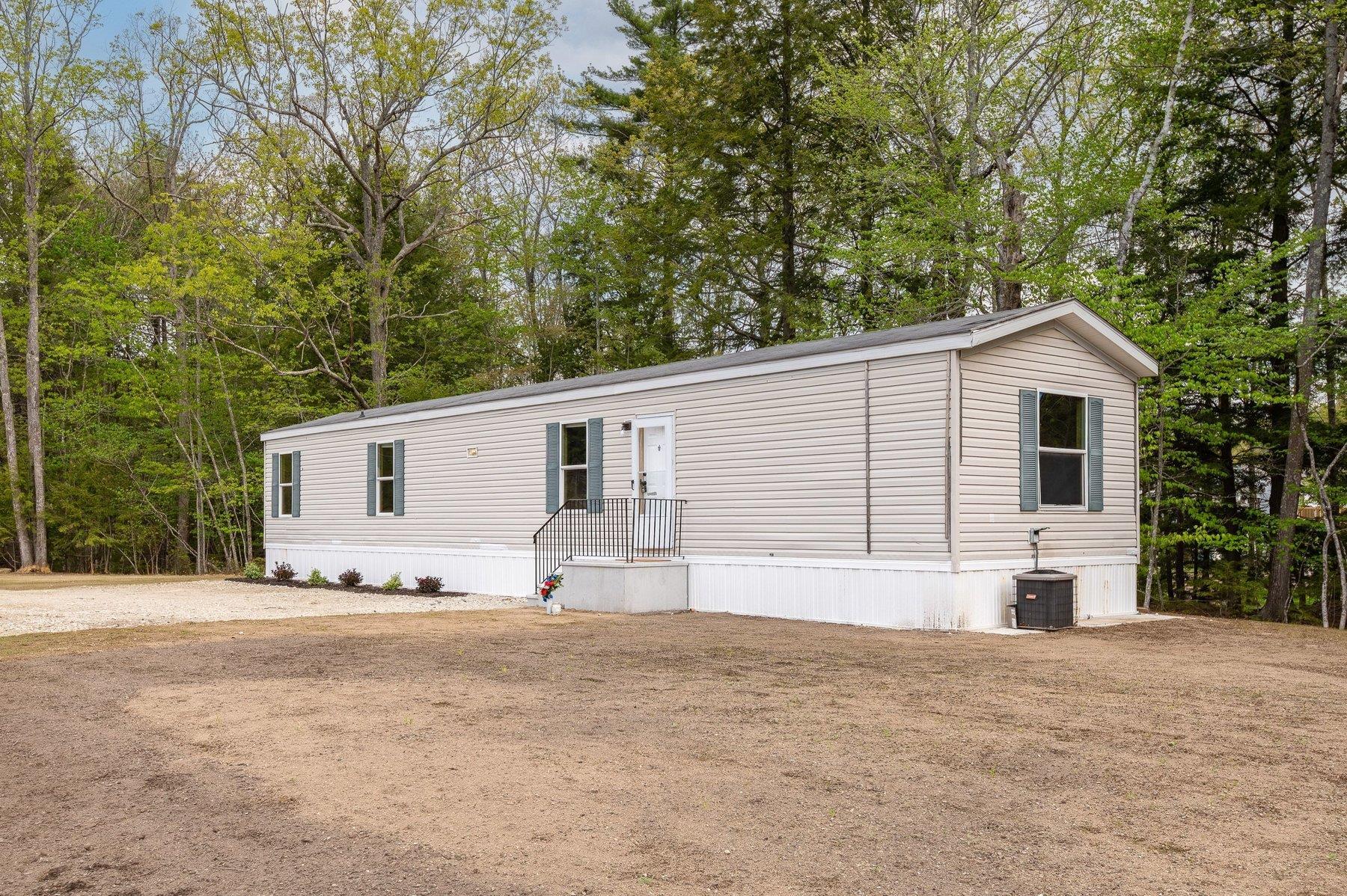 58 Shaw Drive Rochester, NH 03868 - Photo 2 of 24