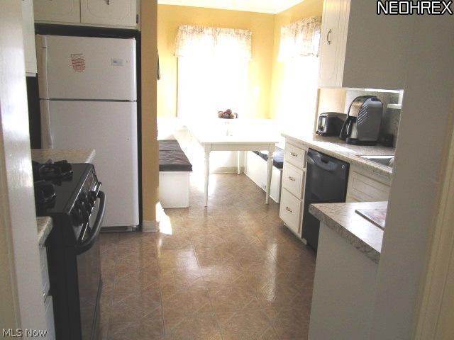 3848 Bethany Road Cleveland, OH 44118 - Photo 7 of 20 Nicely updated kitchen with eat-in area that has storage seating.