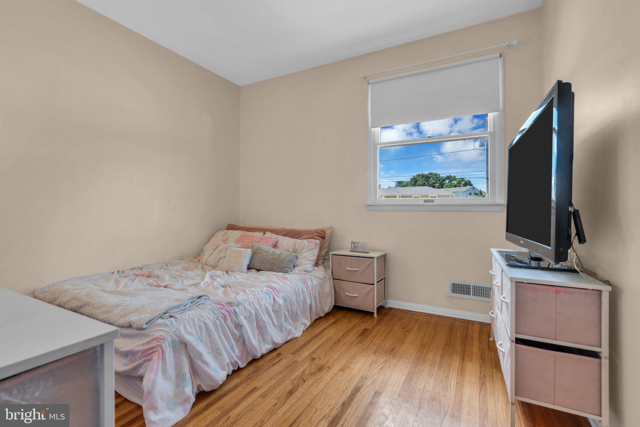 34 Haines Mill Road Delran, NJ 08075 - Photo 17 of 34 Cozy bedroom with natural light.