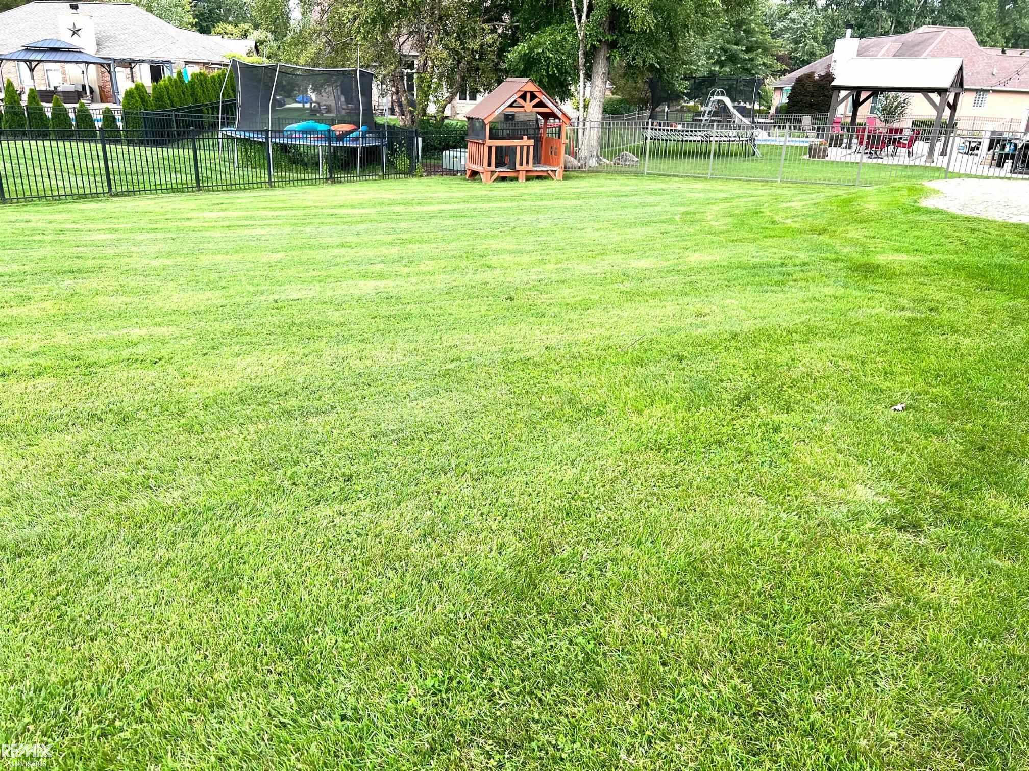 49194 Monte Road New Baltimore, MI 48047 - Photo 27 of 27 50120772-26.JPG