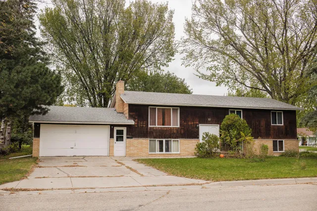 $209,900 | 12 Sunnyslope Road, Morris, MN 56267