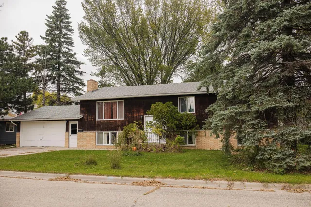 $209,900 | 12 Sunnyslope Road, Morris, MN 56267