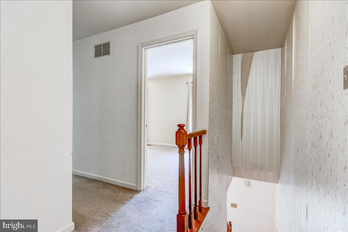 1368 Old Water Oak Point Road Pasadena, MD 21122 - Photo 19 of 30 Upper Level Hallway
