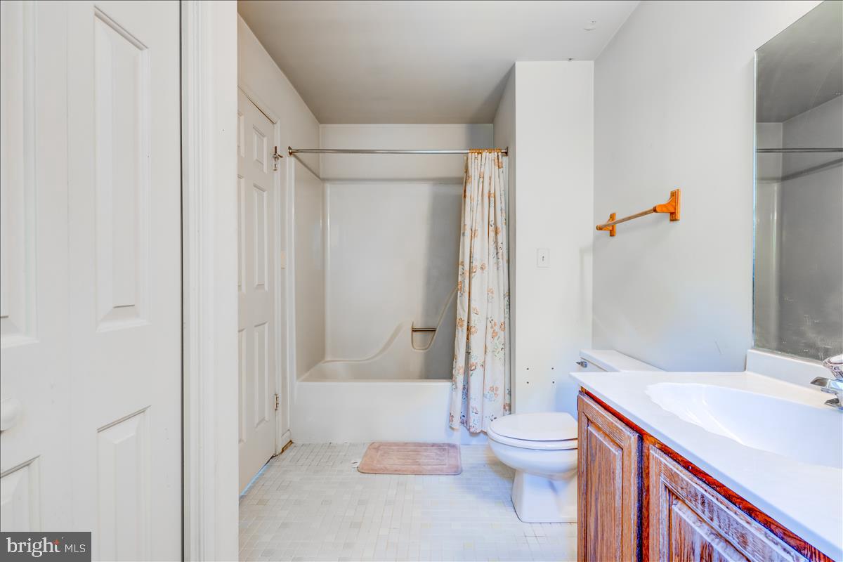 1368 Old Water Oak Point Road Pasadena, MD 21122 - Photo 26 of 30 Master tub/shower