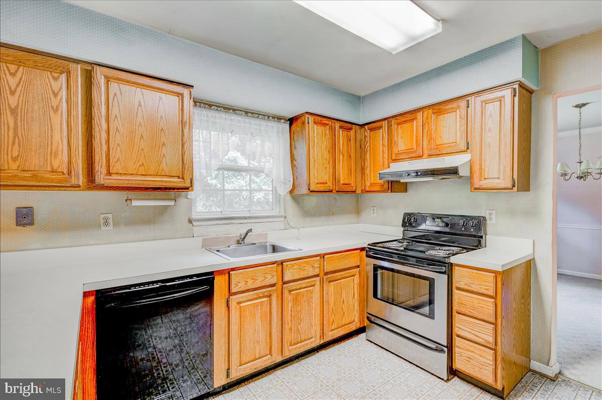 1368 Old Water Oak Point Road Pasadena, MD 21122 - Photo 10 of 30 Kitchen