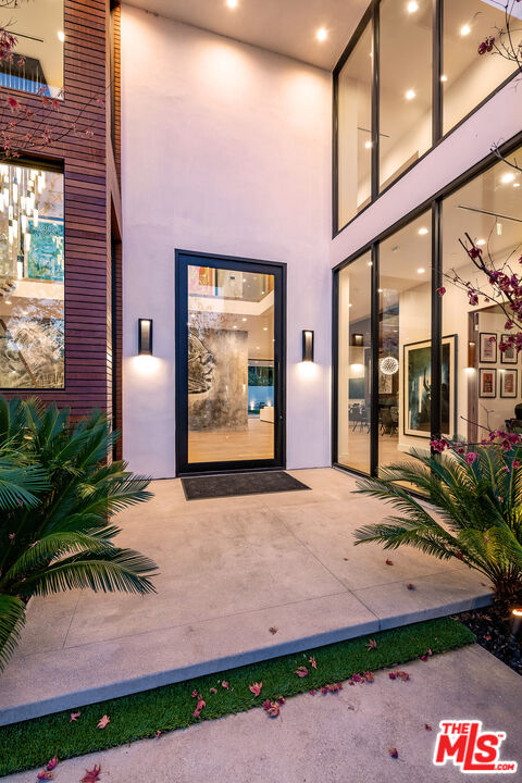 4530 Libbit Avenue Encino, CA 91436 - Photo 3 of 74