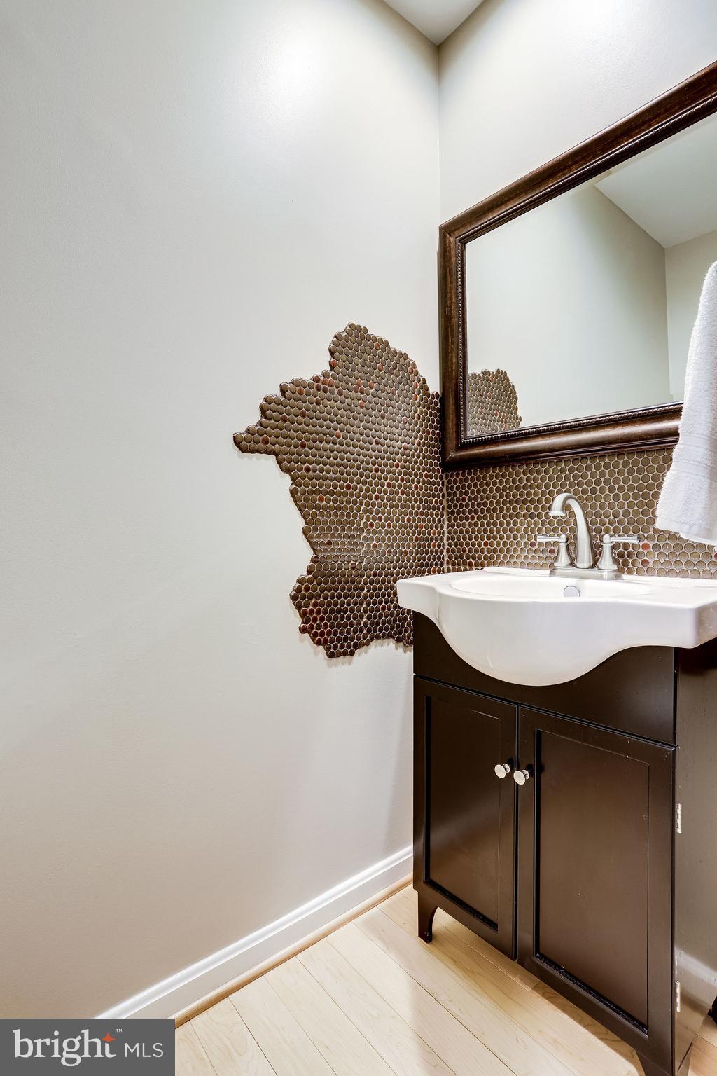 1302 Pavilion Club Way Reston, VA 20194 - Photo 21 of 63 Main level powder room
