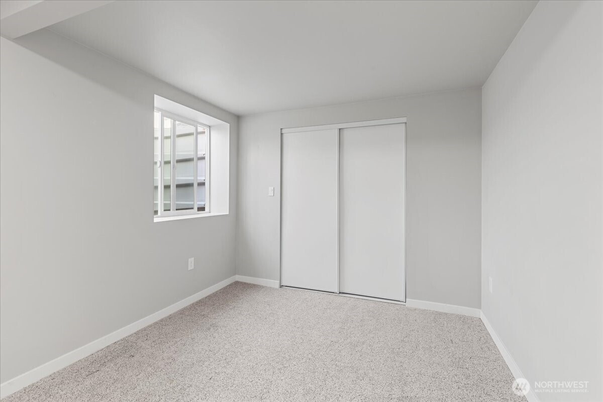 770 Lancaster Road Selah, WA 98942 - Photo 12 of 37 an empty room with windows