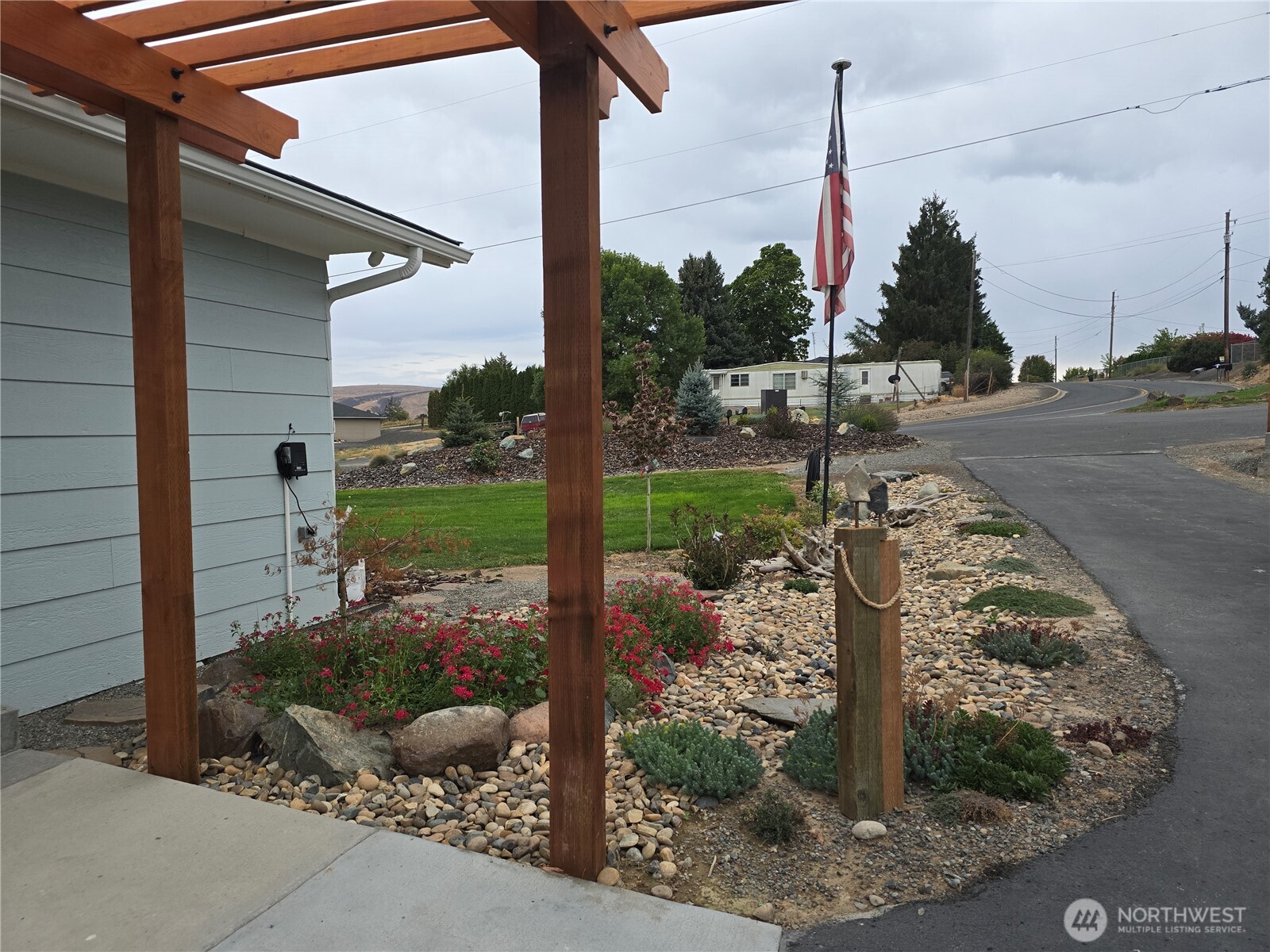 770 Lancaster Road Selah, WA 98942 - Photo 34 of 37 a view of a garden
