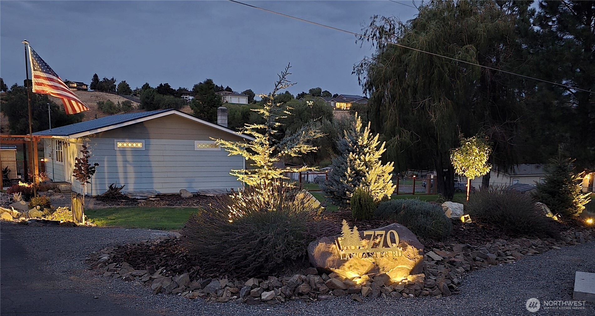 770 Lancaster Road Selah, WA 98942 - Photo 36 of 37 a backyard of a house with lots of green space