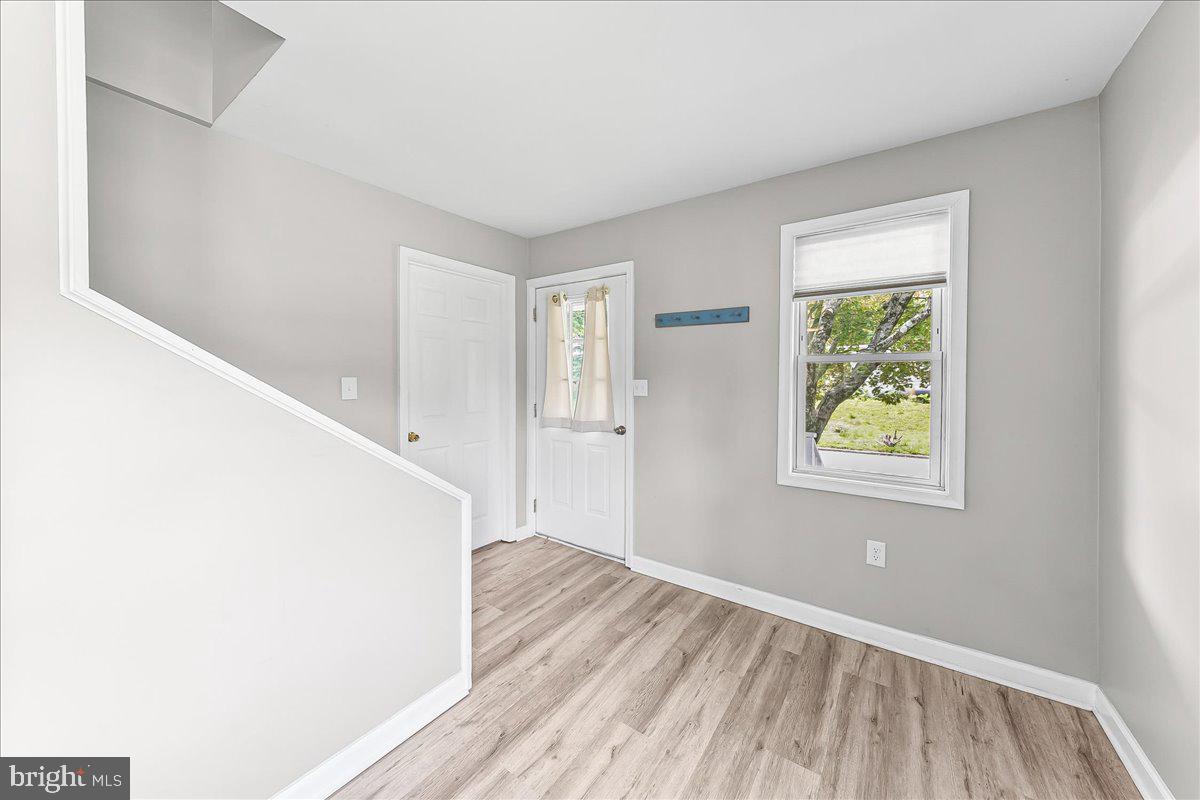 1019 Riverside Drive Pottstown, PA 19465 - Photo 5 of 36 Bright and inviting entryway space.